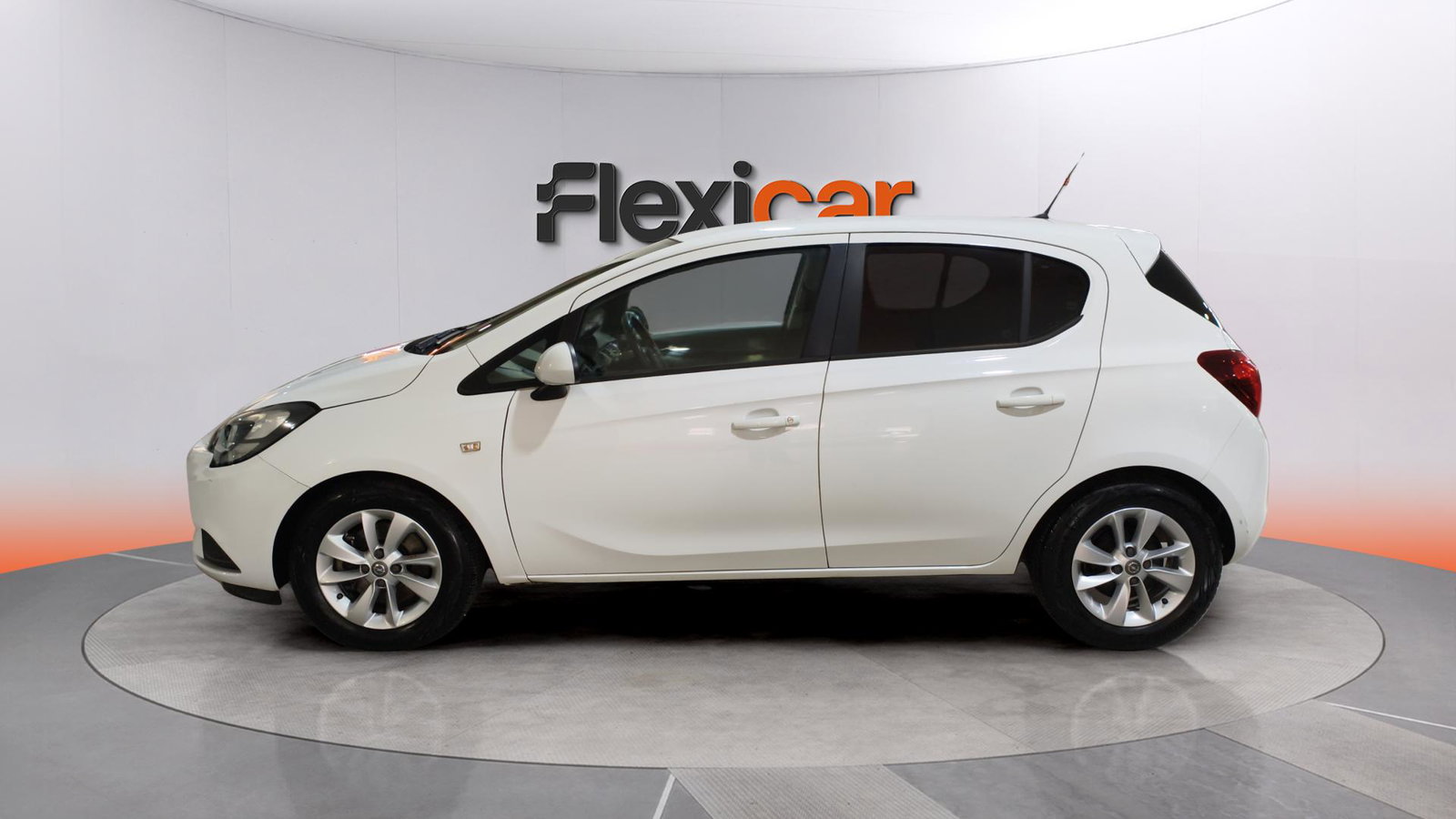 https://cdn-flexicar.caraffinity.it/public_appraisal_images_pro/images/stock/253155/Xl6B9Y8MDn__WhatsApp Image 2026-04-13 at 18.01.45 (3).jpeg